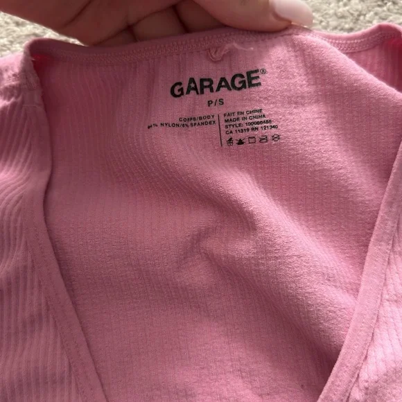 Garage Blush Ribbed V-Neck Tee - Picture 2 of 2